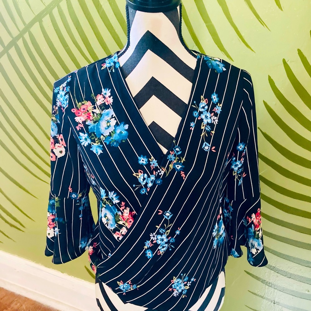 By&By blouse/top XS black white striped floral design flowy boho v neck